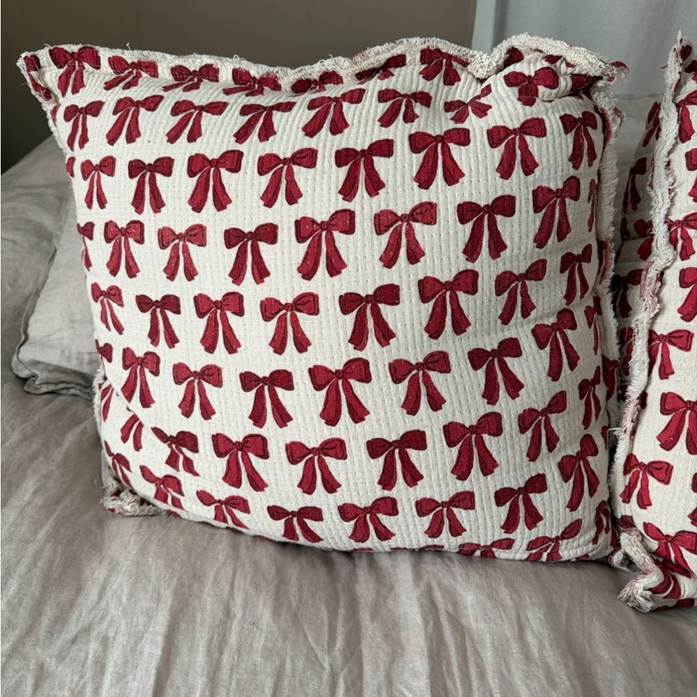cupcakes and cashmere red Bow Patterned Throw Pillow